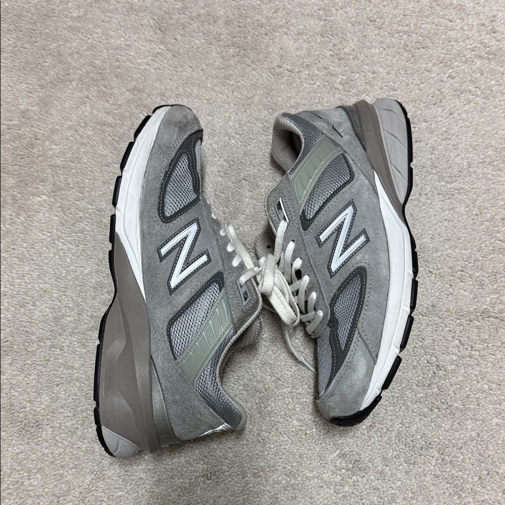 New Balance Women's Gray and Silver Lace-Up Sneakers - Picture 3 of 4